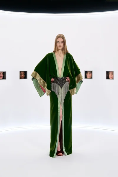 Look 10